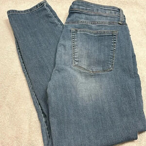 Westport Women Signature Fit Boyfriend Medium Wash Denim Jeans Size 4